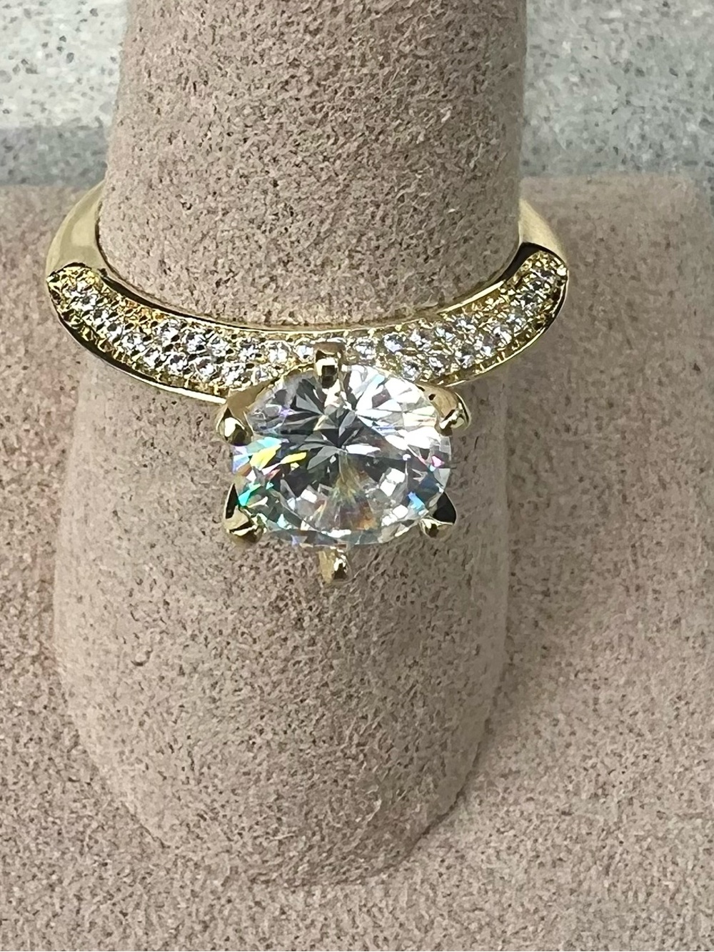NEW! 18k gold plated Classic Round Cut Solitaire Ring with Clear Crystals, 9